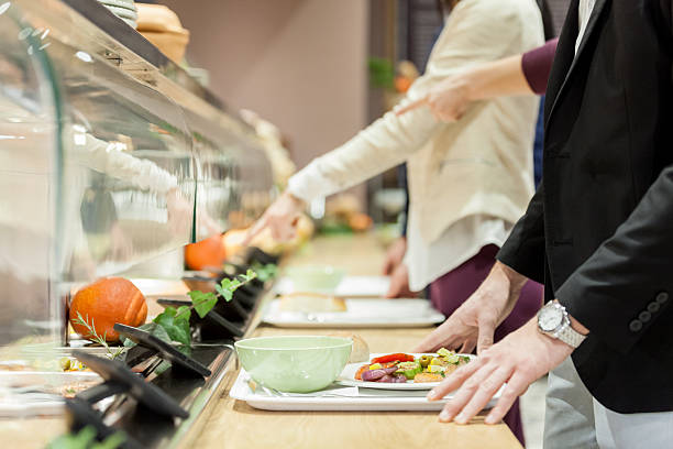 file dans le restaurant universitaire